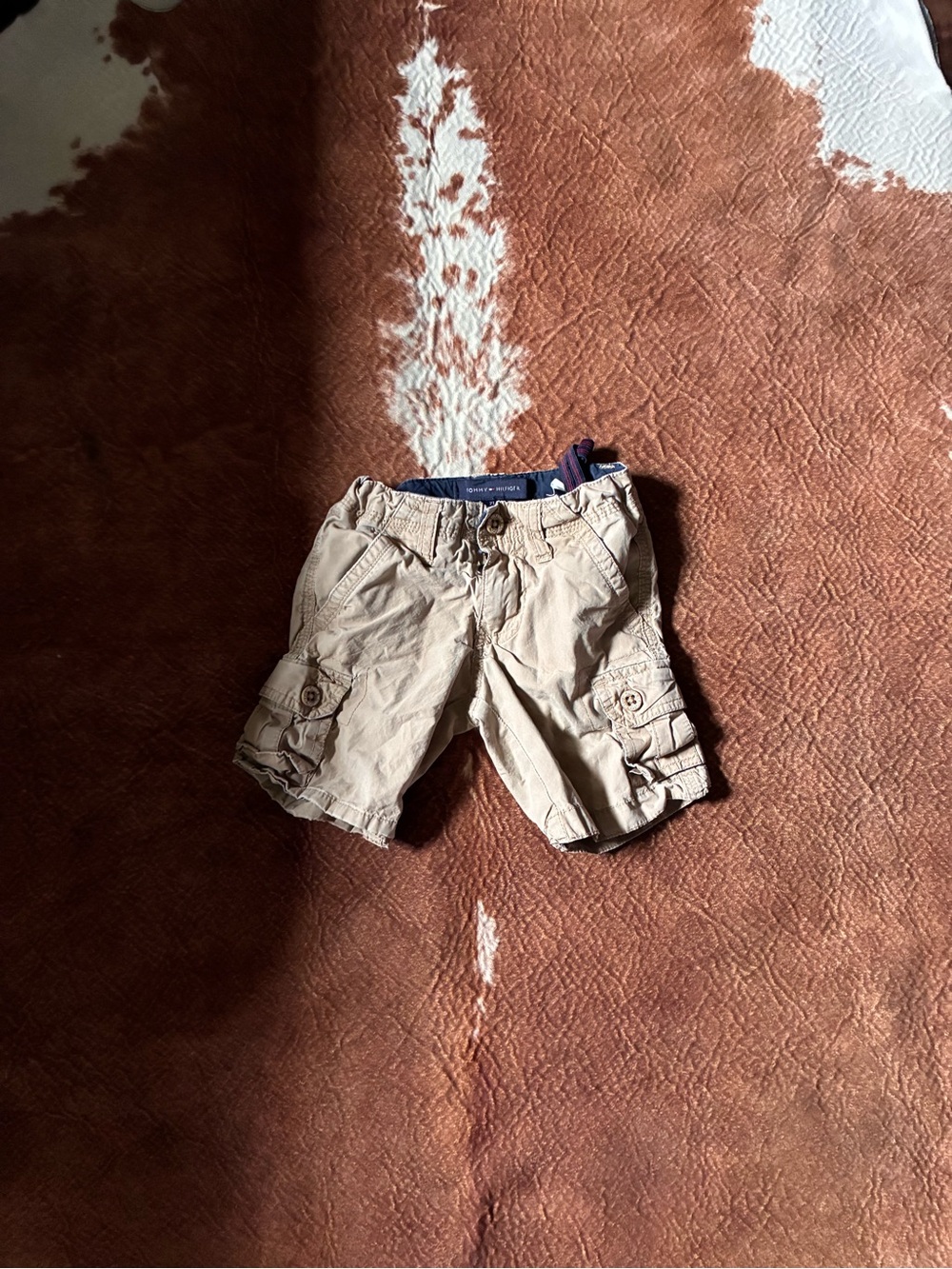 Tommy Hilfiger toddler Cargo Shorts Beige 
size 24 month